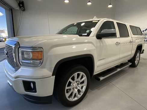 Used 2015 GMC Sierra 1500 Denali w/ Driver Alert Package AWD/4WD image 4