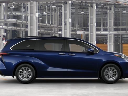 New 2025 Toyota Sienna XLE image 12