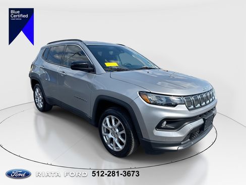 Used 2022 Jeep Compass Latitude image 1