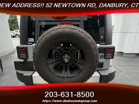Used 2014 Jeep Wrangler Unlimited Sahara w/ Dual Top Group AWD/4WD image 4
