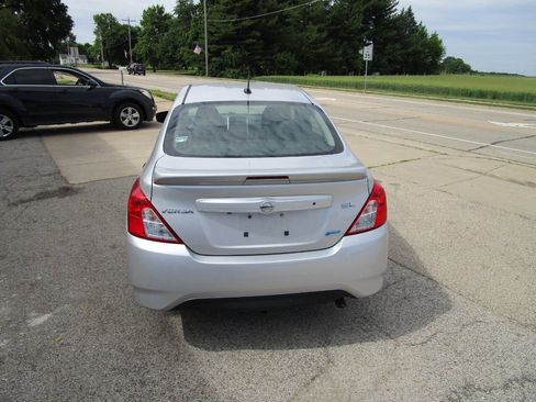 Used 2016 Nissan Versa FWD image 4