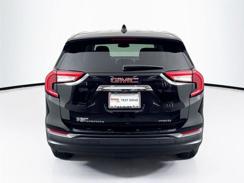 Used 2024 GMC Terrain SLE image 10