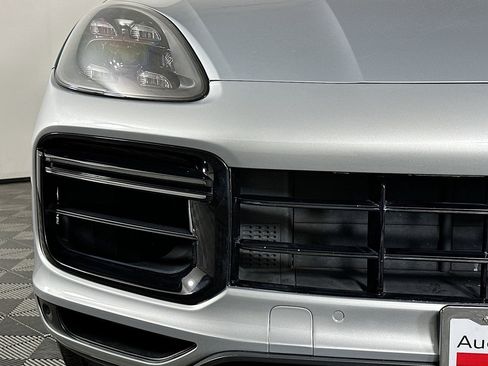 Used 2020 Porsche Cayenne Turbo AWD/4WD image 16