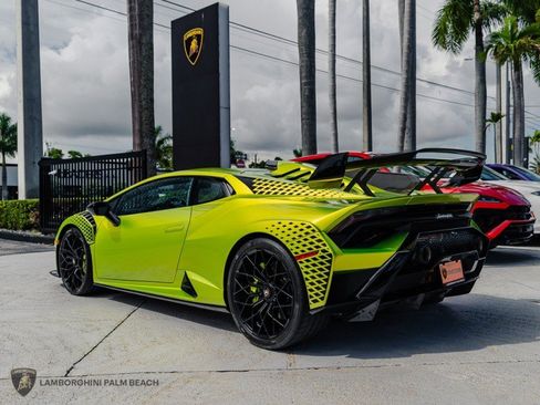 Used 2023 Lamborghini Huracan STO RWD image 3
