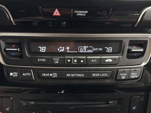 Used 2021 Honda Pilot Touring image 30