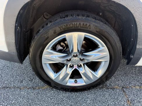 Used 2015 Toyota Highlander Limited FWD image 18