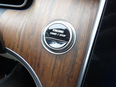 Used 2025 Mercedes-Benz C 300 4MATIC Sedan image 16