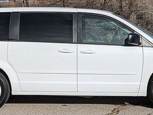 Used 2016 Dodge Grand Caravan SE w/ Quick Order Package 29E SE image 2