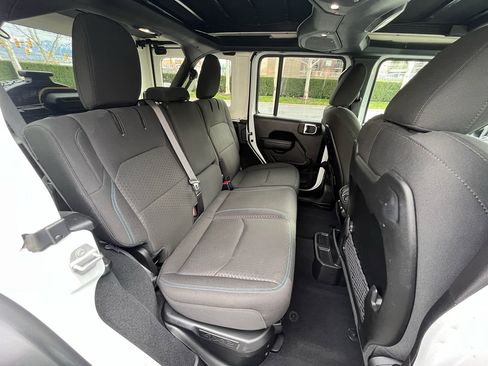Used 2025 Jeep Wrangler Unlimited Rubicon 4xe w/ Convenience Group AWD/4WD image 31