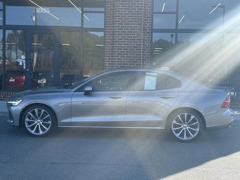 Used 2019 Volvo S60 T5 Momentum w/ Premium Package image 3