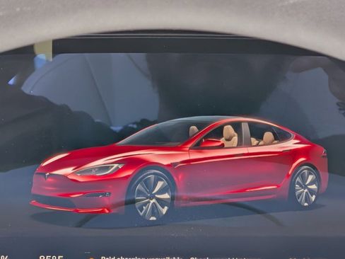 Used 2024 Tesla Model S image 8