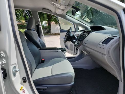 Used 2015 Toyota Prius V Four FWD image 35