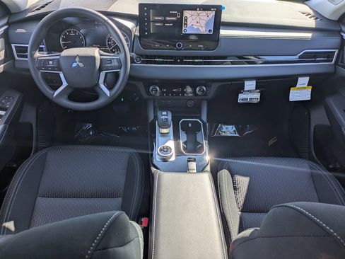 New 2026 Mitsubishi Outlander ES FWD image 13