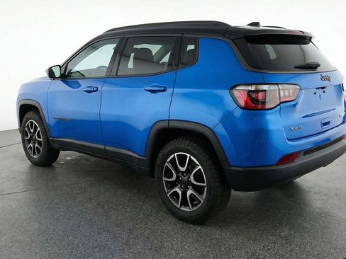 Used 2025 Jeep Compass Trailhawk image 5