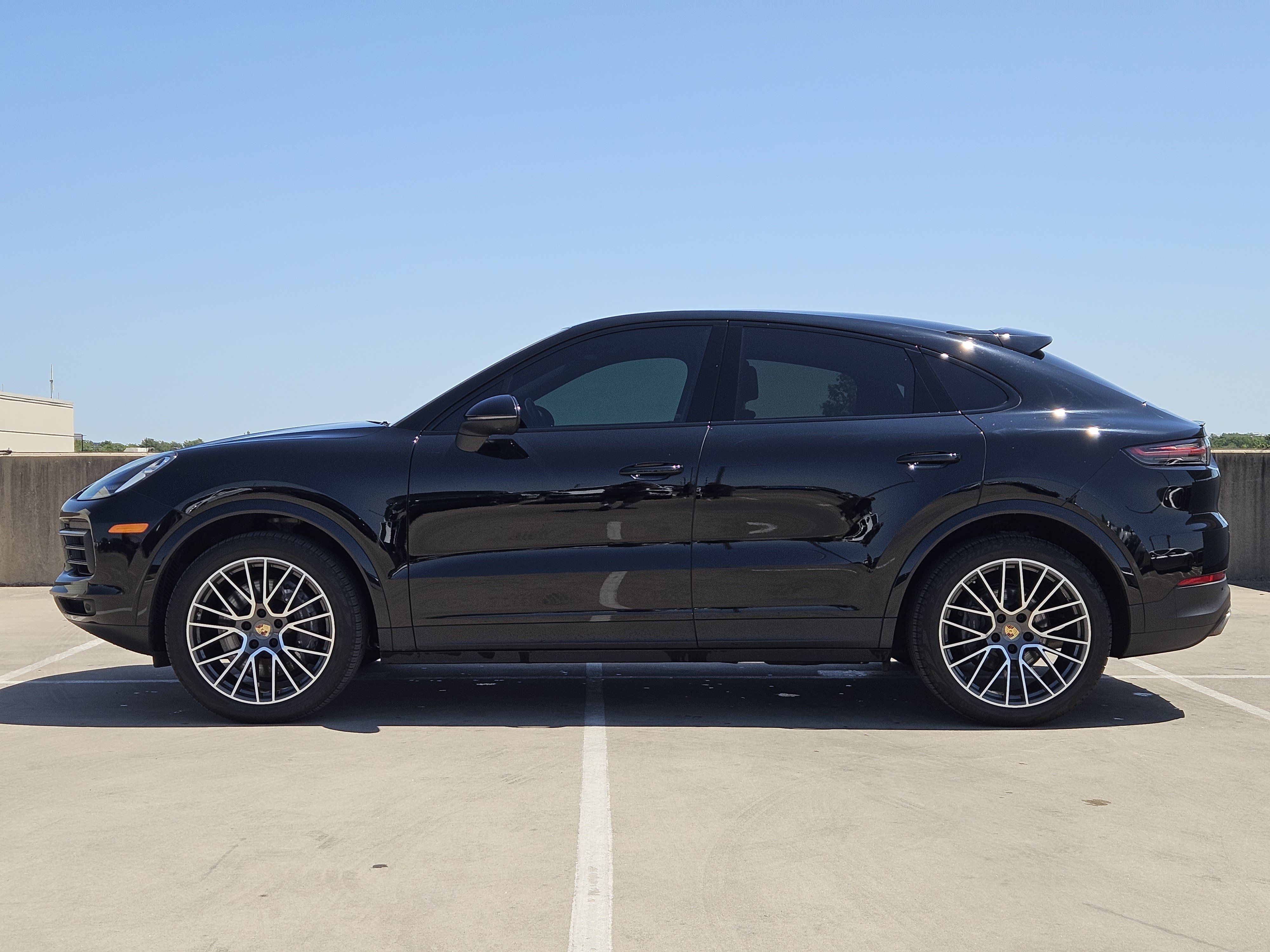Certified 2023 Porsche Cayenne Coupe AWD/4WD image 2