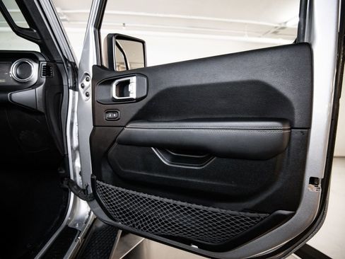 Used 2020 Jeep Wrangler Unlimited Sahara AWD/4WD image 26