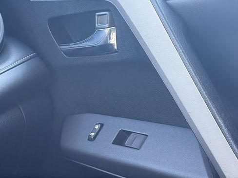 Used 2016 Toyota RAV4 XLE FWD image 17