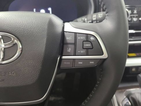 Used 2026 Toyota Highlander Platinum AWD/4WD image 32