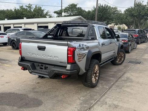 Used 2024 Toyota Tacoma Trailhunter image 5