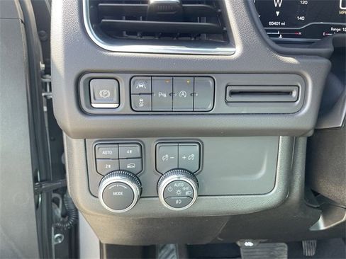 Used 2023 GMC Yukon SLT image 17