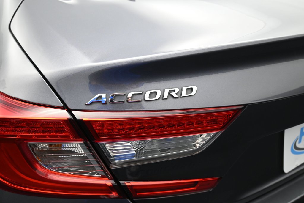 Used 2018 Honda Accord Touring image 17