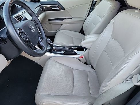 Used 2017 Honda Accord Touring image 9
