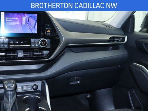 Used 2024 Toyota Highlander LE image 24