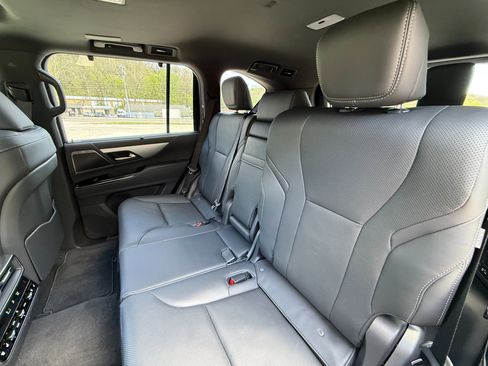 Used 2024 Lexus LX 600 F Sport image 31