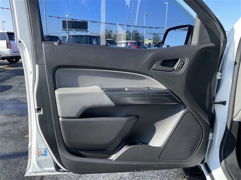 Used 2015 GMC Canyon SL image 9