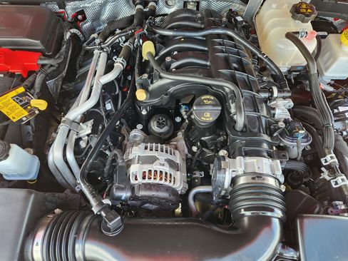 Used 2024 Jeep Gladiator Sport AWD/4WD image 33