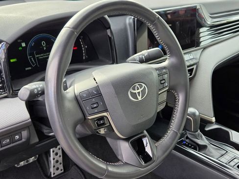 Used 2025 Toyota Camry SE w/ Convenience Package FWD image 24