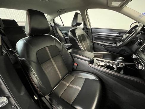 Used 2023 Nissan Altima 2.5 SR FWD image 9