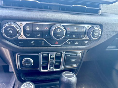 Used 2024 Jeep Gladiator Sport AWD/4WD image 18