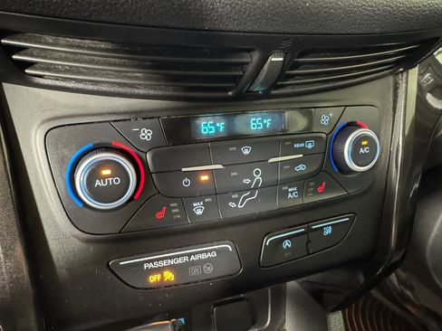 Used 2019 Ford Escape SE FWD image 21
