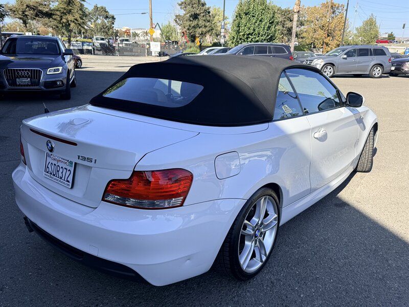 Used 2011 BMW 135i Convertible RWD image 7