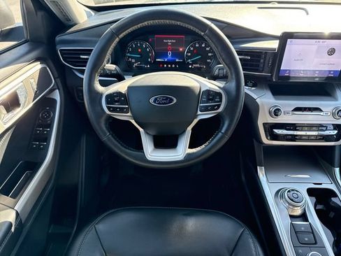 Used 2021 Ford Explorer XLT w/ Equipment Group 202A AWD/4WD image 21