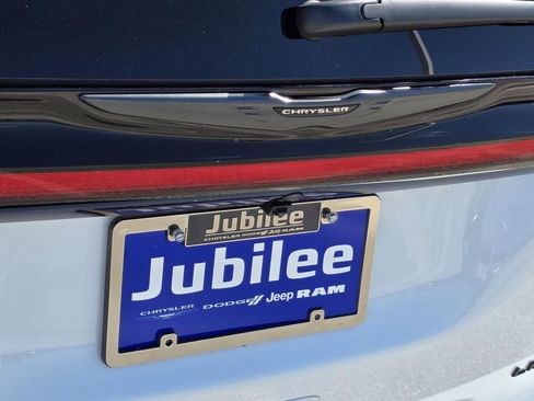 New 2026 Chrysler Pacifica Limited w/ Uconnect Theater Family Group image 41