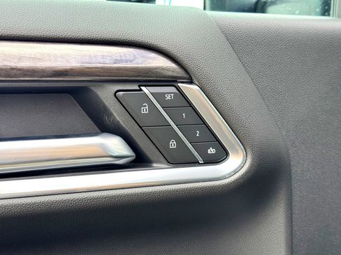 Used 2025 Chevrolet Silverado 3500 LTZ w/ LTZ Convenience Package image 17