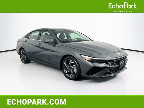 Used 2025 Hyundai Elantra Limited FWD image 1