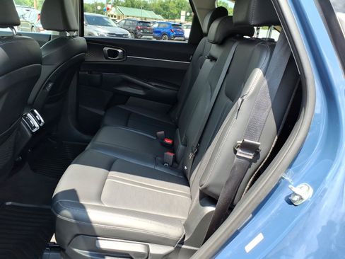 Used 2025 Kia Sorento S AWD/4WD image 7