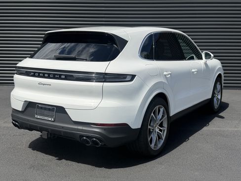 Used 2024 Porsche Cayenne AWD/4WD image 9