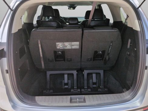 Certified 2023 Kia Carnival LX FWD image 17