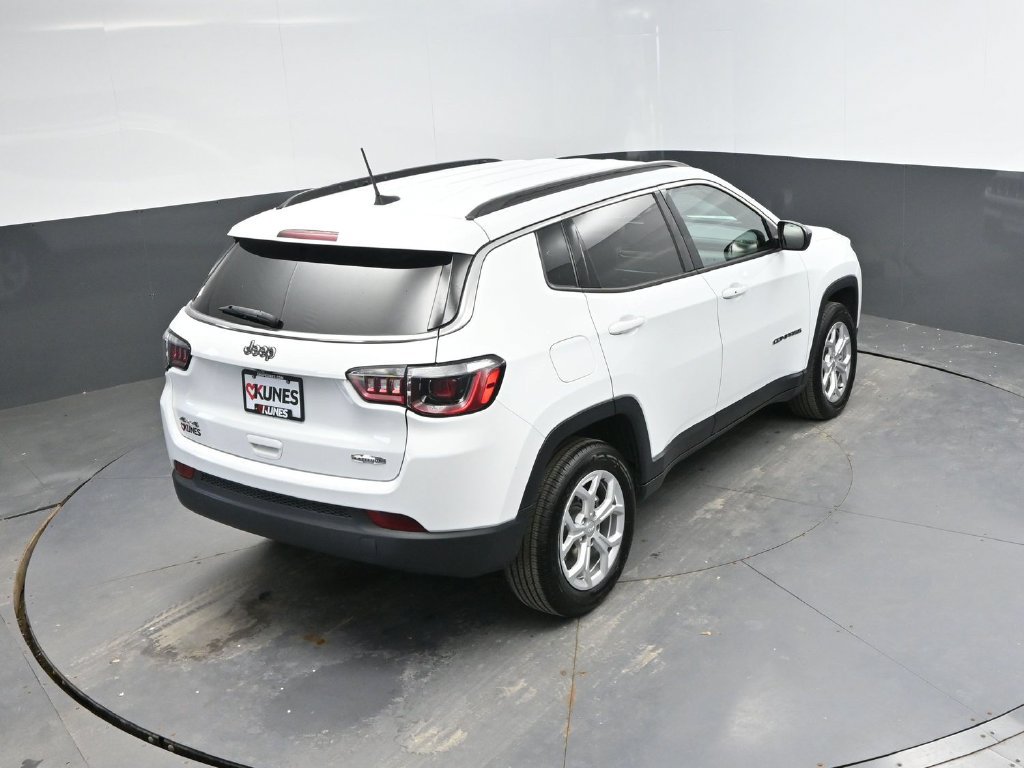 Used 2024 Jeep Compass Latitude AWD/4WD image 30