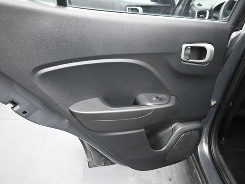 Used 2025 Hyundai Venue SEL image 22