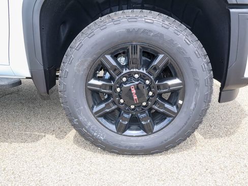 New 2026 GMC Sierra 2500 AT4 w/ AT4 Premium Plus Package AWD/4WD image 37