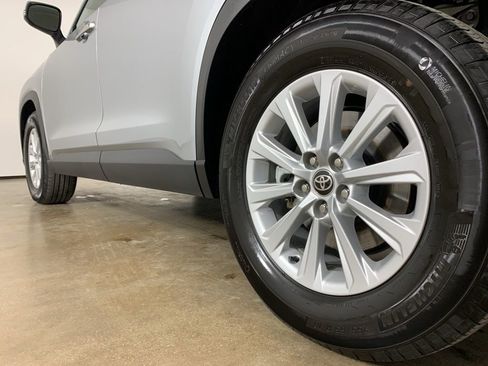 Used 2025 Toyota Grand Highlander FWD image 16