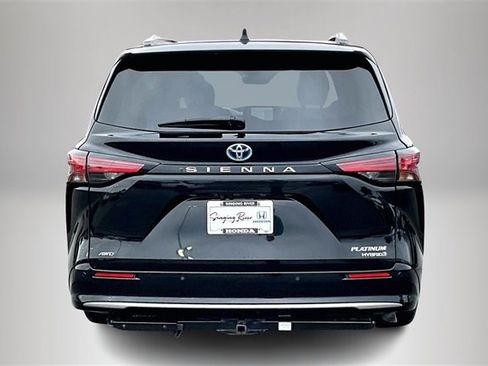 Used 2022 Toyota Sienna Platinum image 6