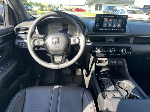 Used 2025 Honda Pilot Black Edition image 15
