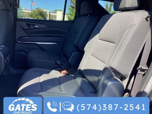 Used 2025 Chevrolet Traverse LT image 17