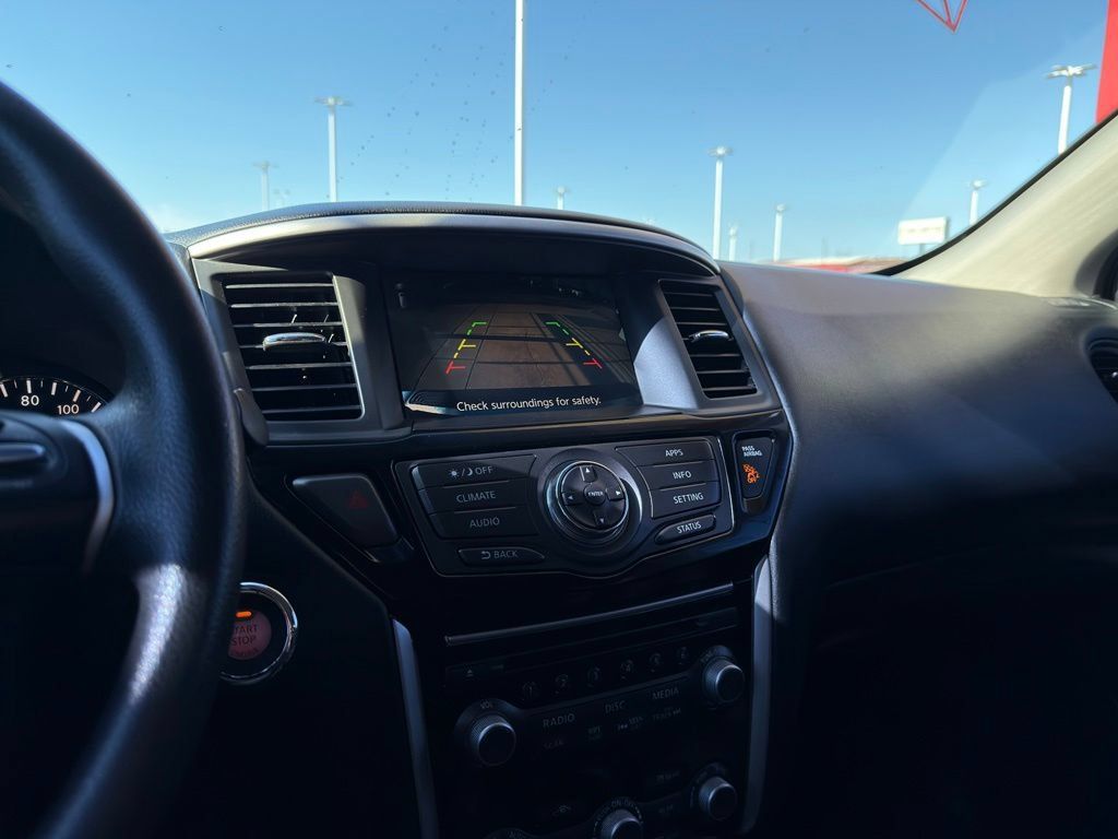 Used 2020 Nissan Pathfinder S FWD image 18